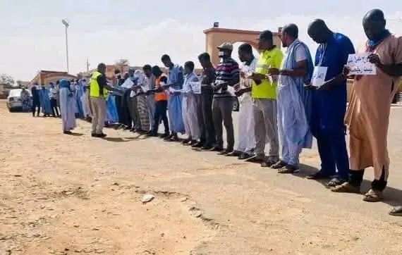 عمال “سنيم” يواصلون احتجاجاتهم للمطالبة بتطوير الخدمات الصحية في الزويرات