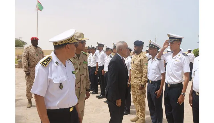 وزير الدفاع يطّلع على جاهزية البحرية الوطنية ويشدد على تعزيز قدراتها