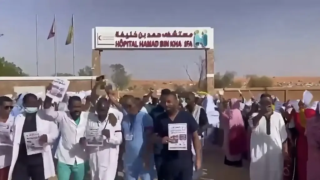 احتجاجات للطاقم الطبي في مستشفى بوتلميت بسبب تدهور الخدمات وتأخر المستحقات