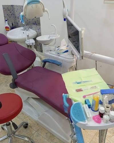 نواكشوط.. بعض عيادات الأسنان تتحول إلى “محلات تجارية” وسط غياب الرقابة وحماية المرضى.. تفاصيل صادمة