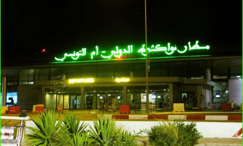 وزارة التجهيز والنقل تخفض رسوم مواقف السيارات بمطار “أم التونسي” وتقر 15 دقيقة مجانية