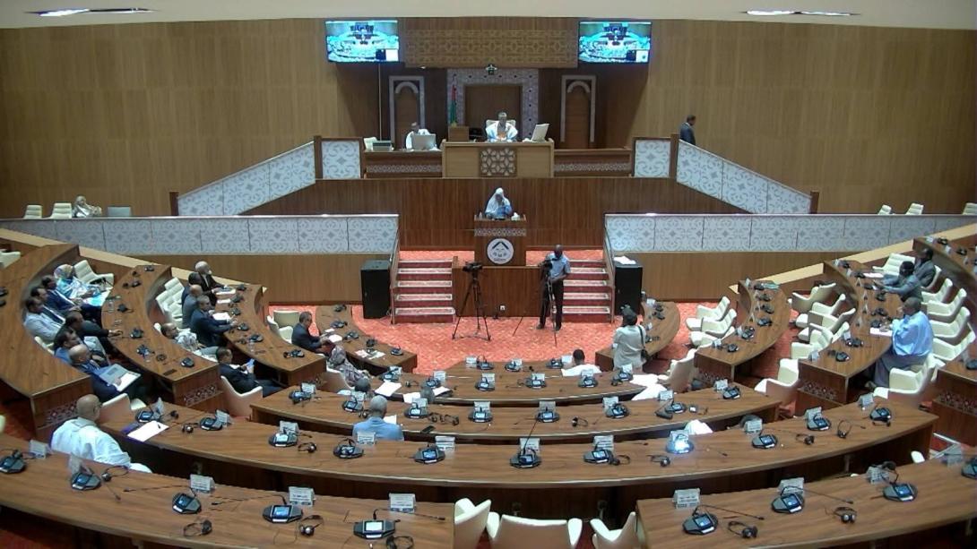 البرلمان يقر قانونًا لتعزيز حماية الشواطئ وتنظيم استغلالها