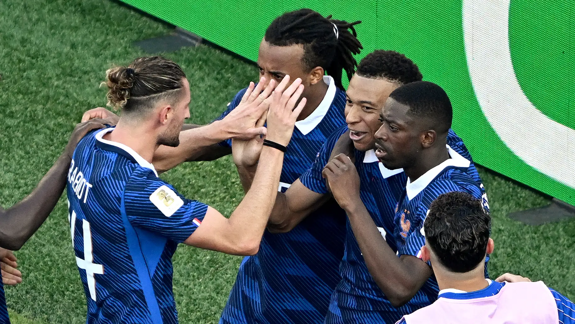 فرنسا تنجو من فخ باراجواي.. وتصطدم بثأر المغرب