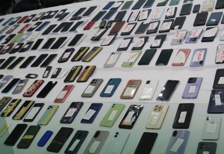 الشرطة تضبط 427 هاتفًا مسروقًا خلال عملية أمنية في نواكشوط