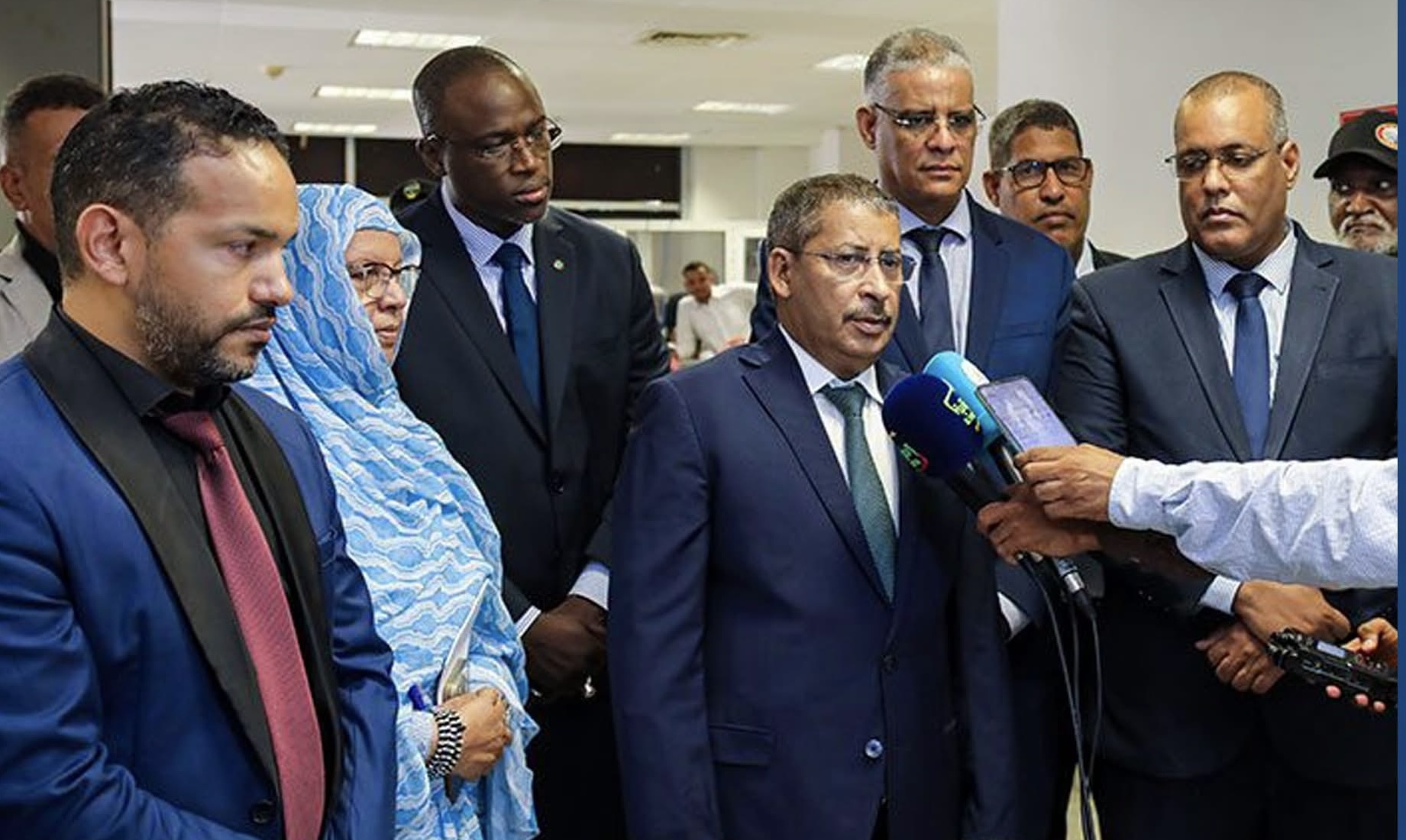 توجه حكومي نحو رقمنة رخص السياقة ولوحات ترقيم السيارات واعتمادها في صيغة بيومترية