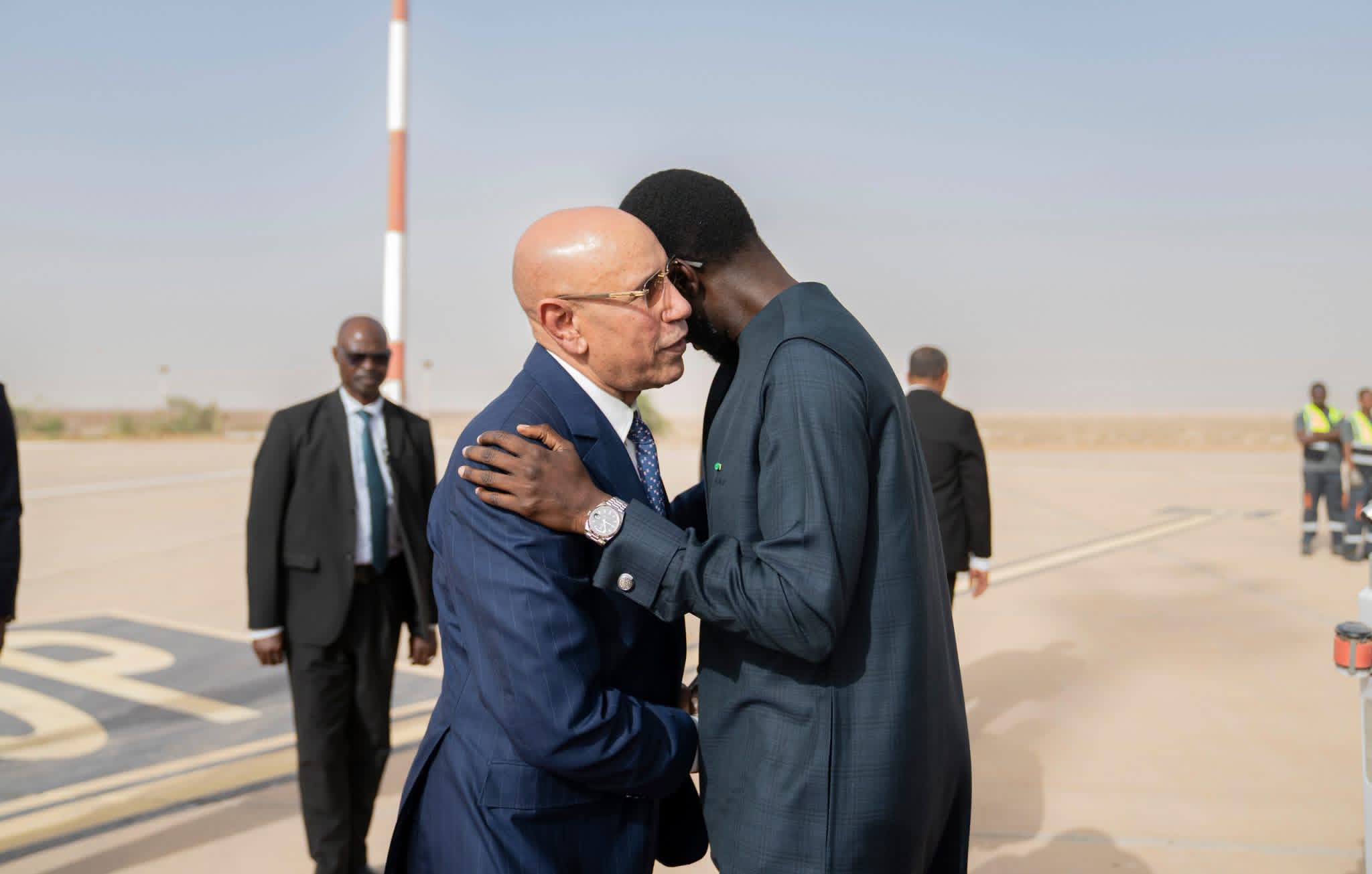 بعد توقف قصير…الرئيس السنغالي يغادر نواكشوط في طريقه إلى داكار