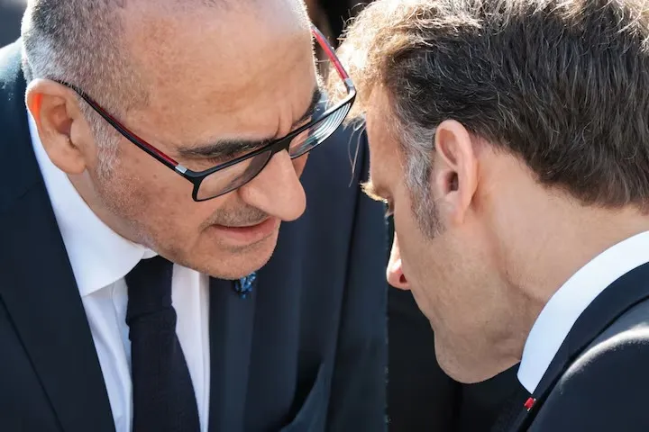ماكرون يتمسك بوزير الداخلية الفرنسي رغم تصاعد أعمال الشغب