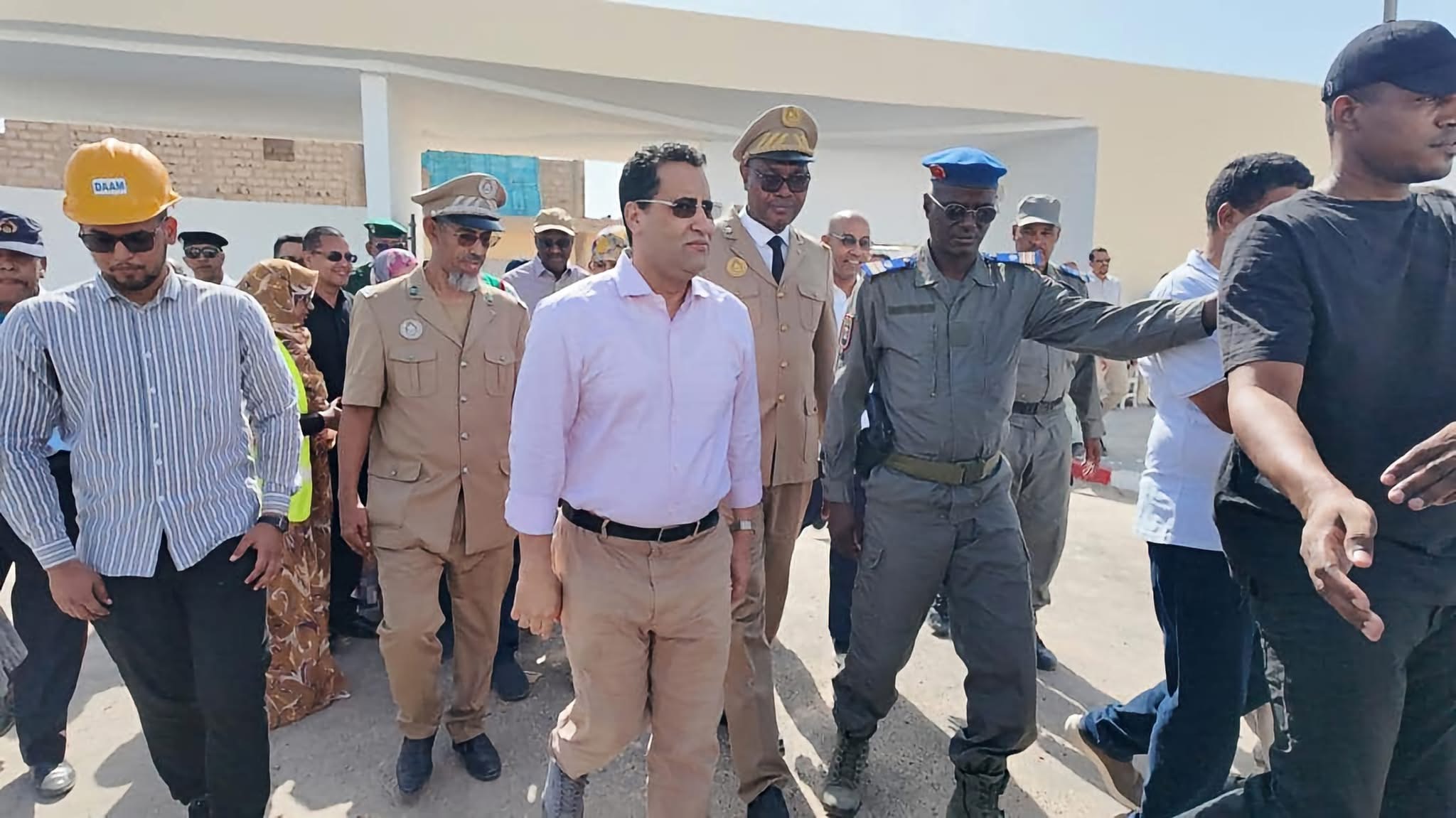 الوزير الاول يقوم بزيارة ميدانية لعدد من المنشآت الصحية والرياضية والخدمية في نواكشوط